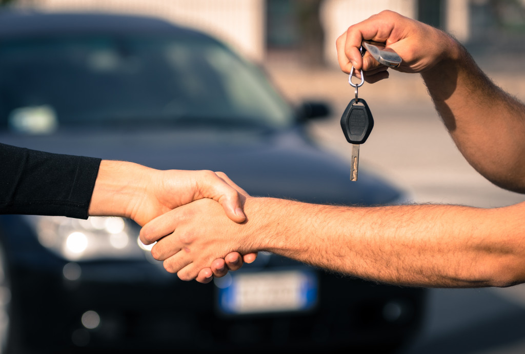 givig car keys to a new owner